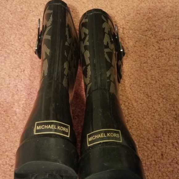 **SOLD**Michael Kors Short Rainboots - Picture 6 of 8